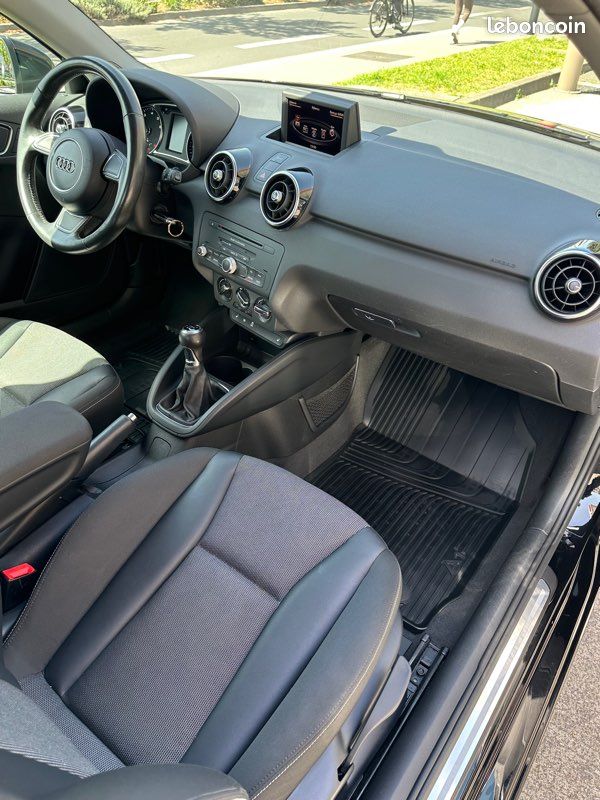 Audi A1 1.2 TFSI 86 CH ambition carnet à jour garanti 6 mois (image 8)