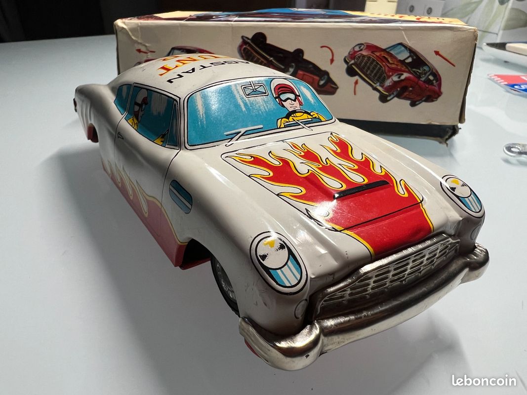 Miniature DAIYA Aston Martin Stunt Car Turn Over – Japon 1960, Métal