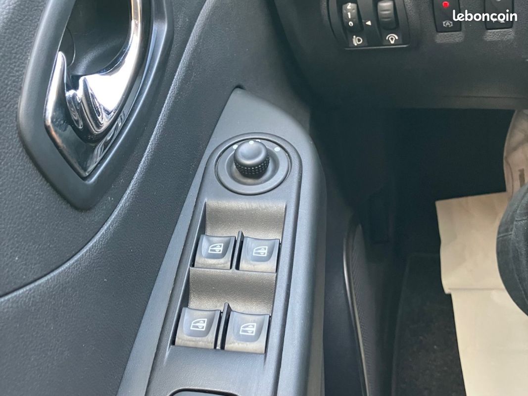 RENAULT CAPTUR BUSINESS dCi 90 Energy eco² Business E6 (image 14)