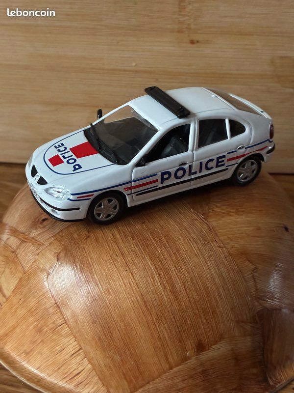 Voiture miniature Renault Mégane police NOREV (image 7)