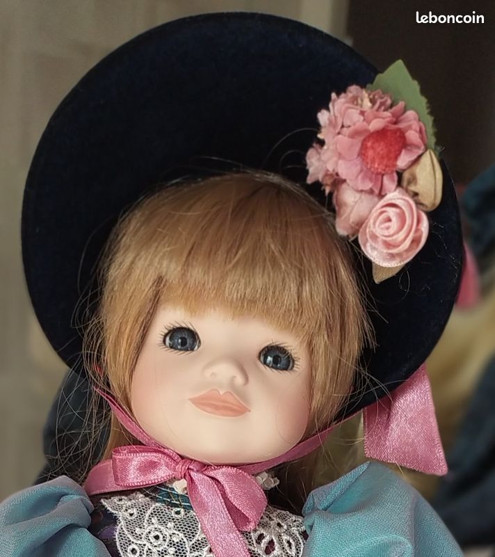 Poupée En Porcelaine Mundia Melusine - Collection 1992