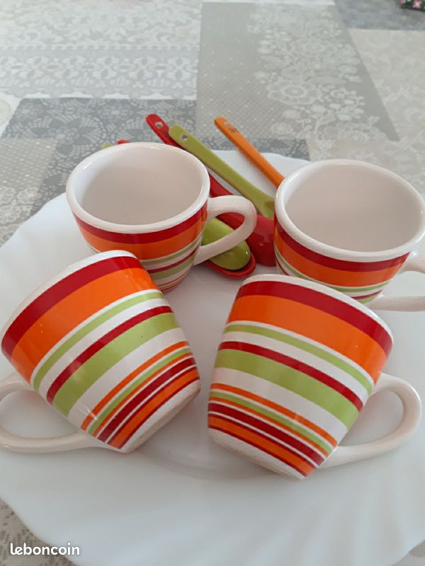 4 tasses à café avec petites cuillères assorties (image 2)