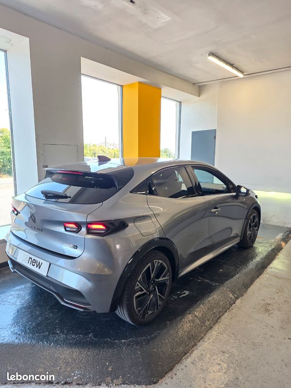 Nouvelle clio / clio 6 esprit alpine full hybrid 160 (image 2)
