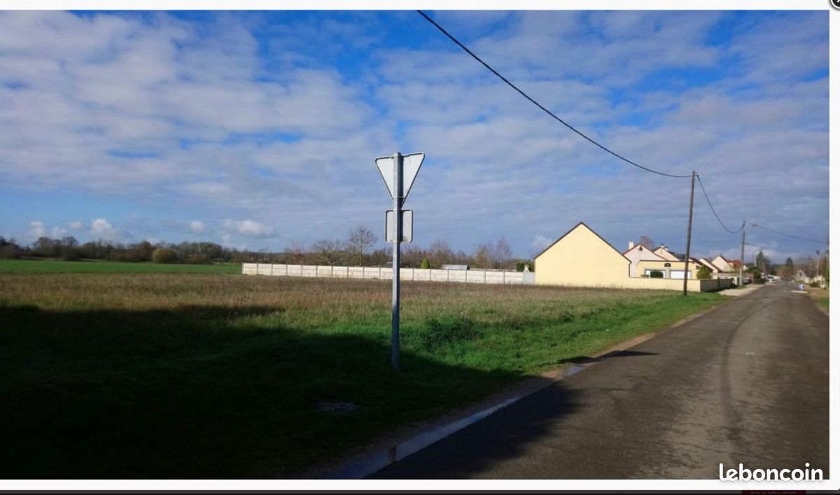 Terrain 883 m² Alluyes · 34 600 €