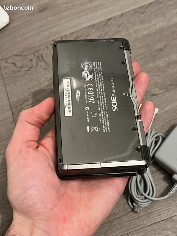 Nintendo 3DS Noire + un jeux au choix (image 12)