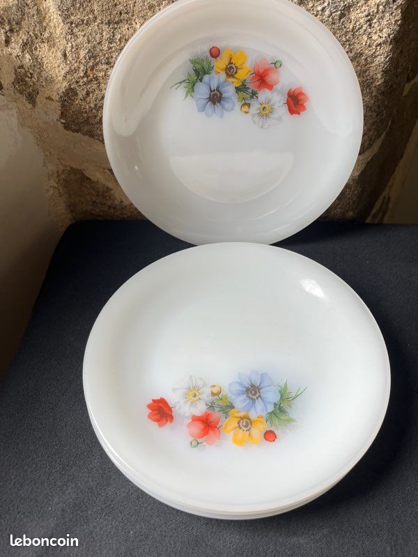 Lot de 4 petites assiettes Arcopal Vintage (image 5)