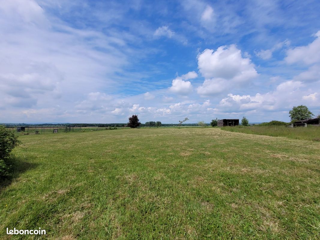 Terrain 2432 m² · à Bayet · 2 432 m² · 33 200 €