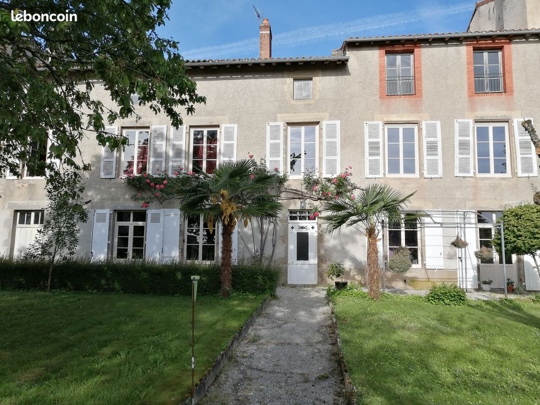 Maison 12 pièces 291 m² · à Le Dorat · 291 m² · 190 800 €