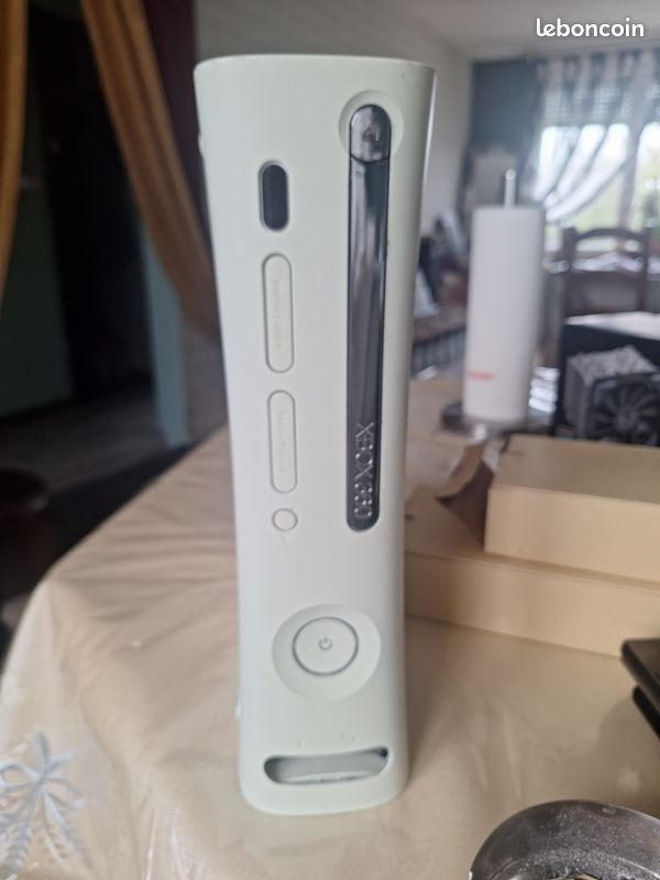 W box360 (image 1)