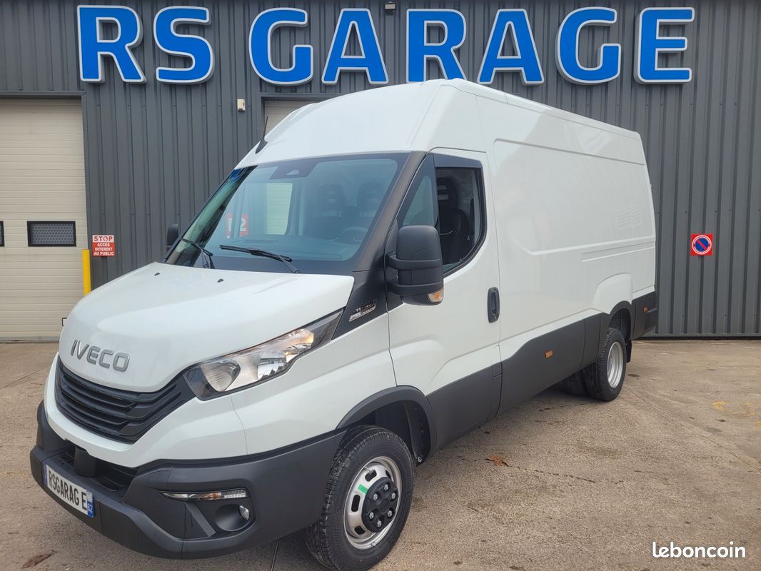 IVECO DAILY MY24 35C18 HA8 V12 FOURGON PACK COMFORT 03 PLACES comme NEUF avec MOTEUR 3 LITRES + SUSPENSION RENFORCÉE 07 LAMES + CAMÉRA et RADARS + PORTES ARRIERE 270 DEGRÉS ( Prix de Vente 46 990 HT ) (image 5)