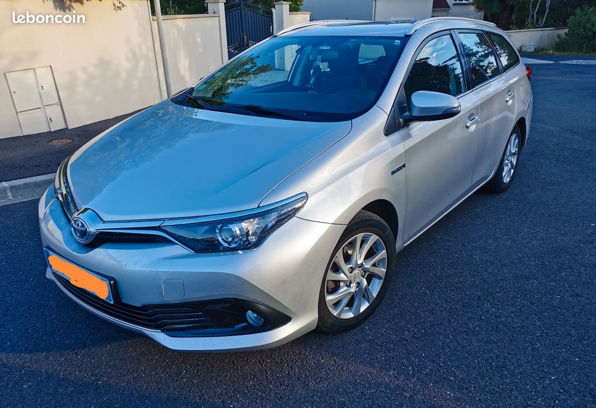Toyota Auris touring phase 2 (image 1)