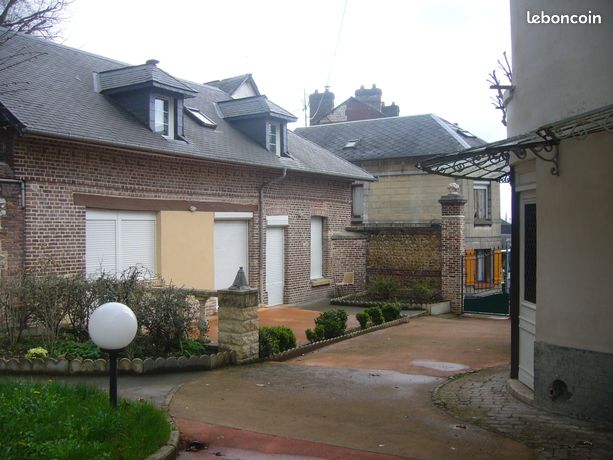 F3 Gare Jouvenet avec parking et terrasse