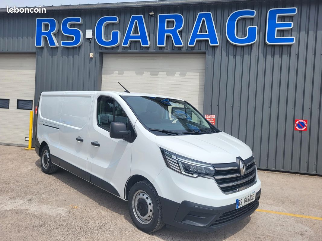 RENAULT TRAFIC L2H1 FOURGON 2.0Blue DCI 130 GRAND CONFORT 03 PLACES avec HABILLAGE BOIS COMPLET + PROJECTEURS FULL LED + RADARS ARRIÈRE + ROUE DE SECOURS / GARANTIE 12 MOIS ( Prix de Vente 18 990 HT ) (image 13)