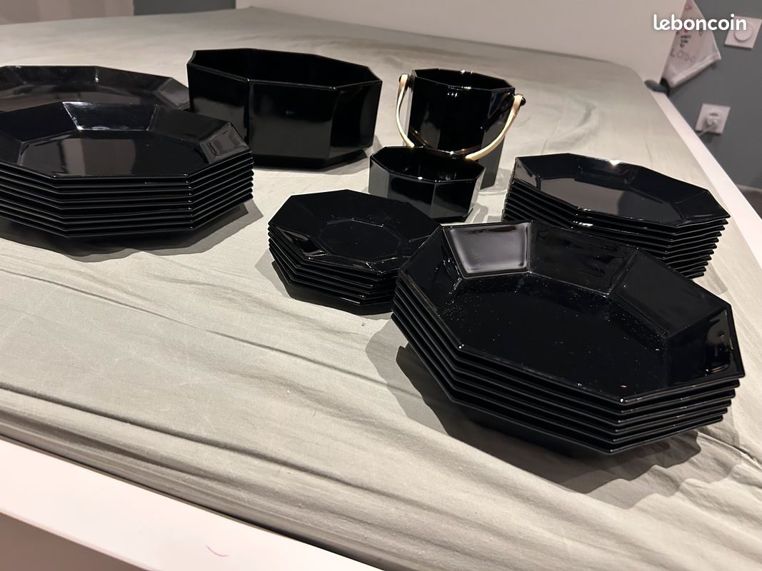 Service de table vintage Arcoroc noir octogonal – Lot complet 35+ pièces (image 3)
