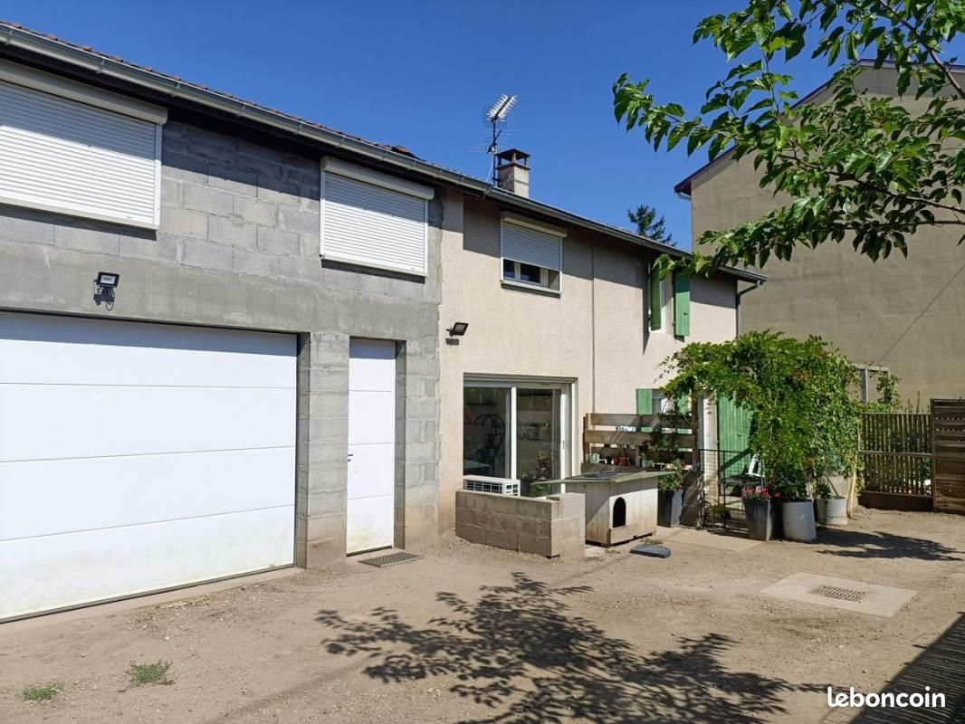 Maison 6 pièces 131 m² · à Roussillon · 131 m² · 185 000 €