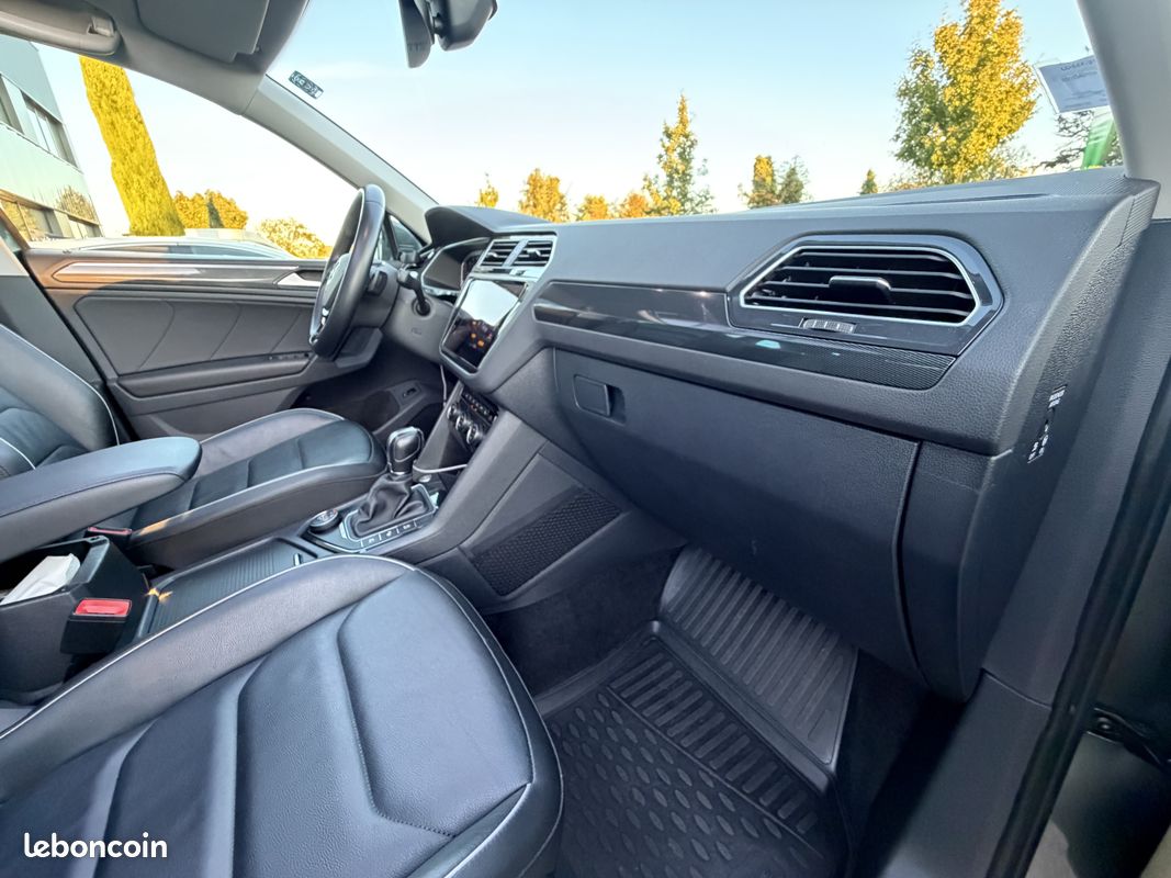 VOLKSWAGEN Tiguan 2.0 TDI 190 CARAT EXCLUSIVE 4MOTION DSG7 - GARANTIE 12 MOIS (image 19)