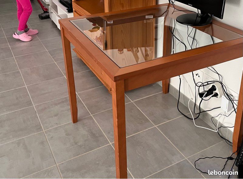 Table carré avec plateau en verre (image 2)