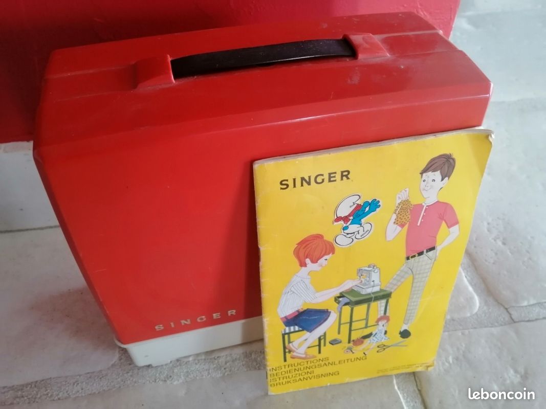 PETITE MACHINE A COUDRE JOUET VINTAGE 1974