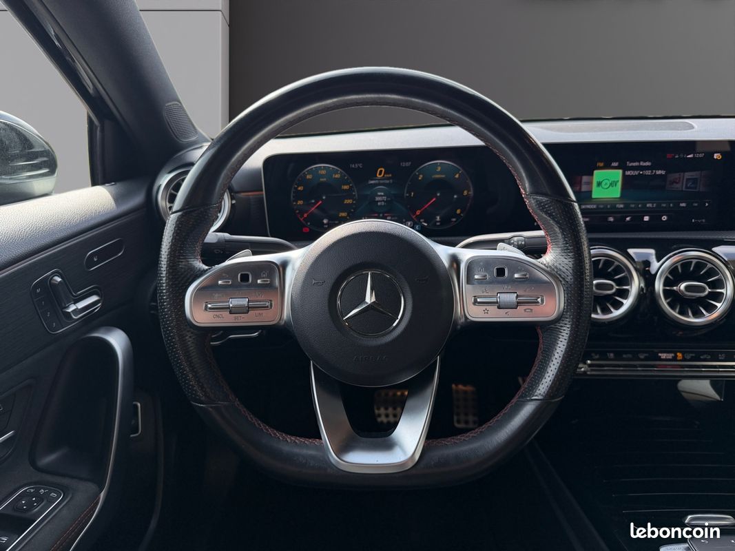 MERCEDES CLASSE A BERLINE A180 D AMG LINE 7G-DCT 116Ch Caméra 360 Sièges chauffants CarPlay Garantie 12 mois (image 13)