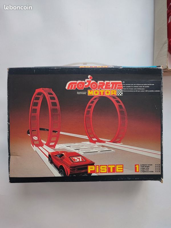 CIRCUIT MAJORETTE MOTOR 530 AVEC 2 VOITUREs FRICTION, éléments