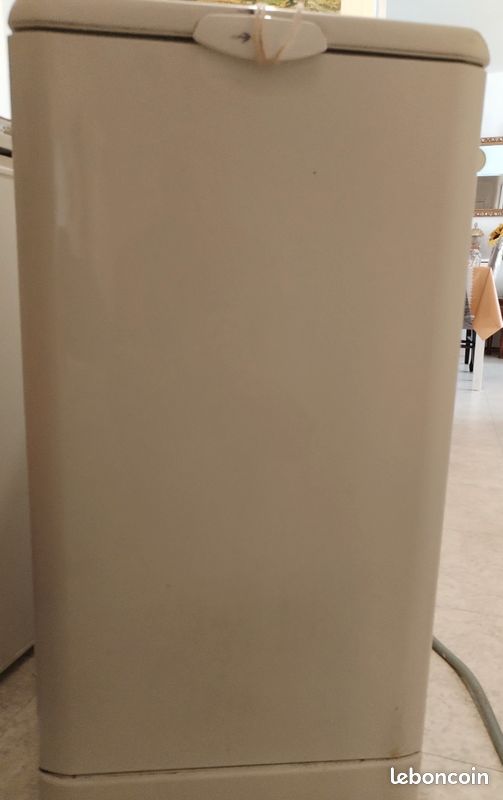 Je mets en vente machine à laver marque fagor pour pièces où juste changer le palier traverser gauche complet de tambour au moment de séchage elle fait un bruit et échanger le couvert de port 40e (image 6)