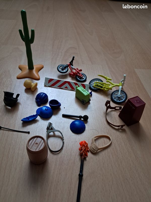 Lot de petits accessoires playmobil (image 2)