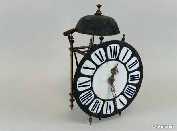 Lampe Artisanale Unique Sur Base D'horloge Comtoise – Noire, Style Industriel