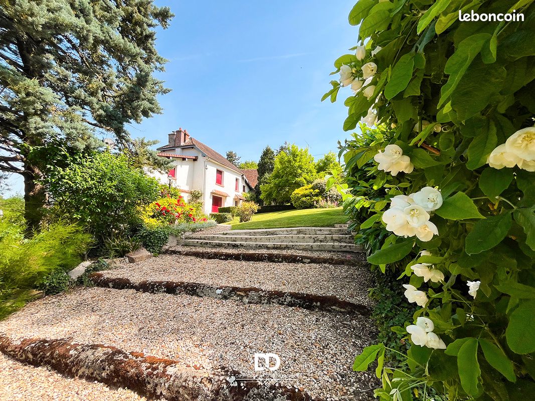 Maison 8 pièces 275 m² · à Fossoy · 275 m² · 399 000 €