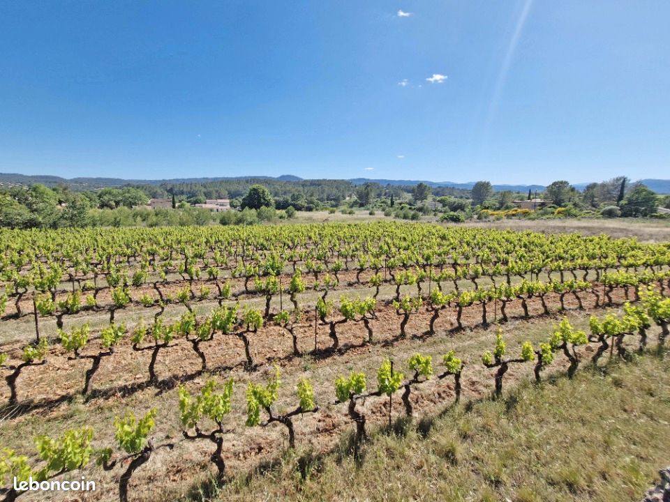 Terrain 1323 m² · à Carcès · 132 000 €