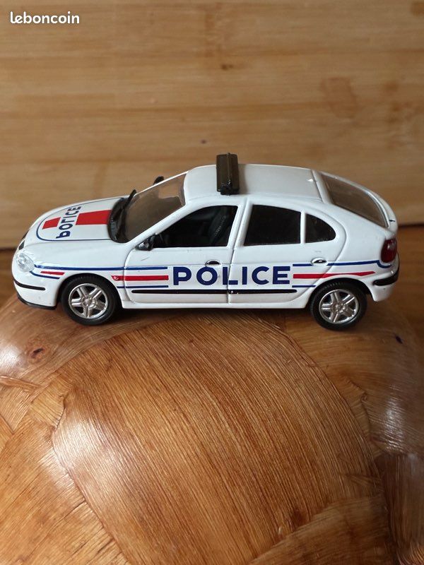 Voiture miniature Renault Mégane police NOREV (image 1)