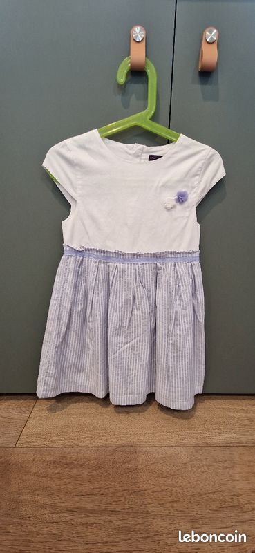 Robe et chapeau de cérémonie bis (image 2)