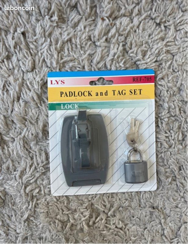 Cadenas et étiquette bagage (image 1)
