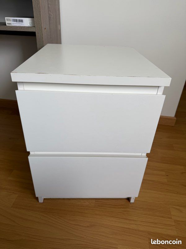 Table de nuit blanche (image 1)