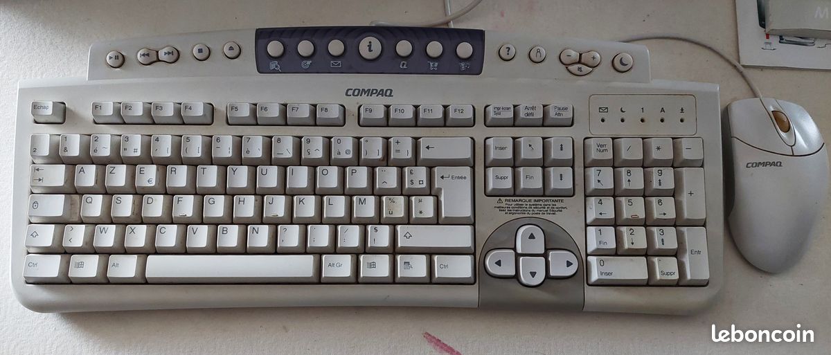 Compaq Presario V5000 Pour Pièces - Écran 15,5 Pouces Et Clavier En Bon état, Processeur Manquant