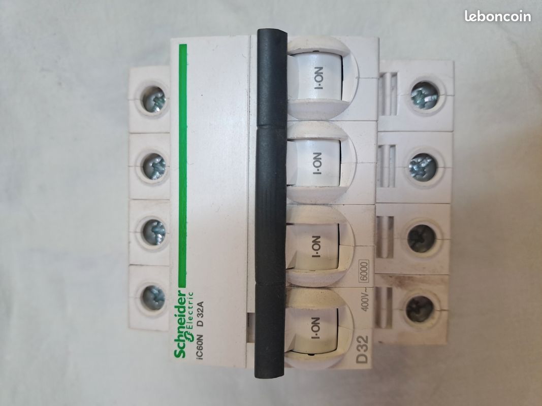 Acti9 iC60N - Disjoncteur - 4P - 32A - Courbe D - 400Vca - 6000A/10kA (image 1)
