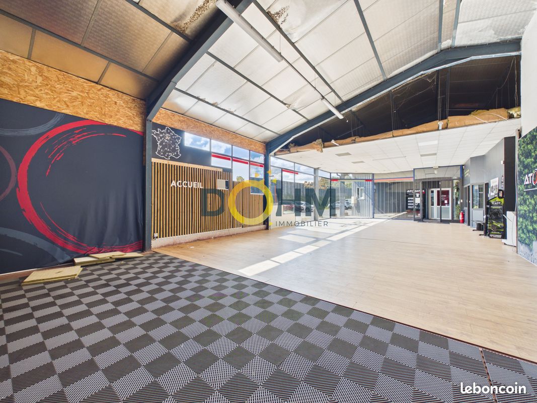 Immeuble 12 pièces 1380 m² · à Saint-Germain-Laprade · 1 380 m² · 450 000 €