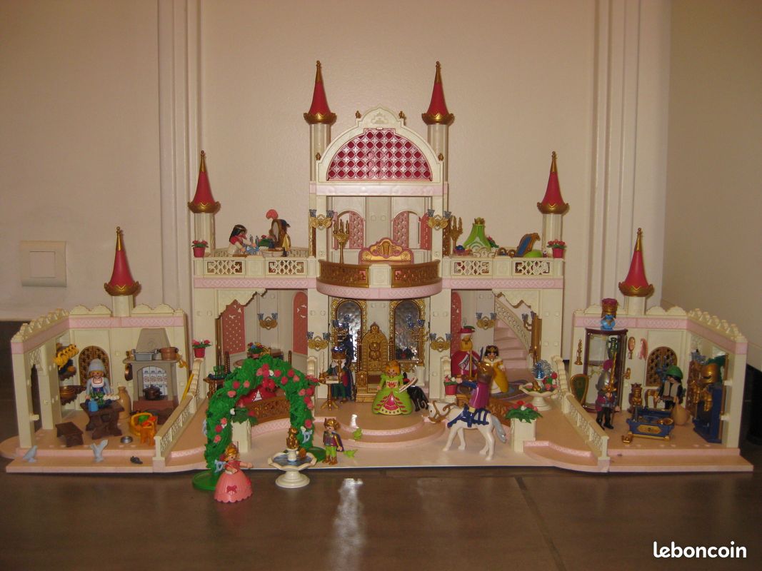 Château de princesse de playmobil n°4250+enfants du château n°4257+4253 chambre princesse (image 1)
