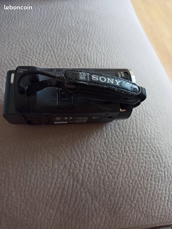 Caméscope Sony HDR-CX220E - Très Bon État (Fonctionnel, Quelques Marques D'Usure)