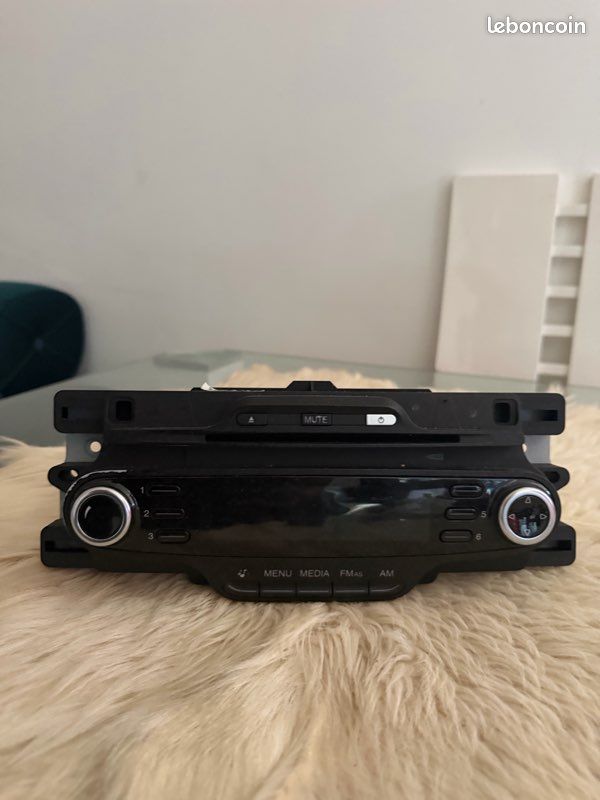 Auto radio Alfa Romeo Guilietta (image 1)