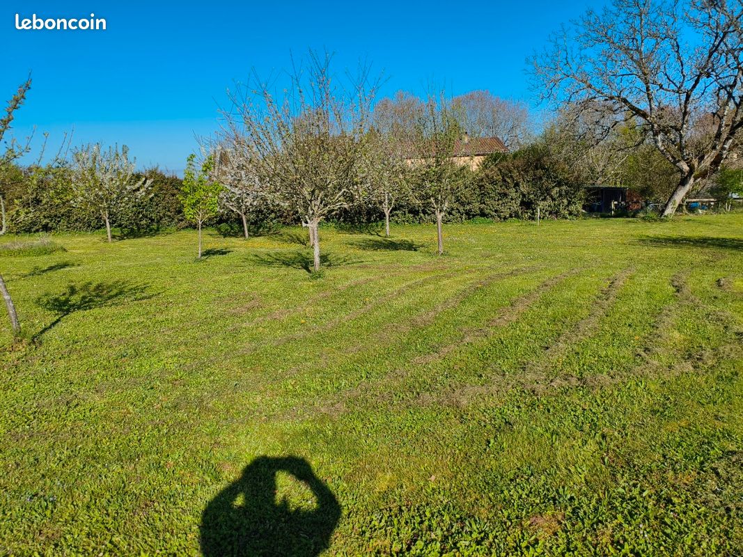 Terrain constructible à archignac · 35 000 €