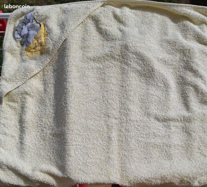 Cape de bain jaune (image 1)