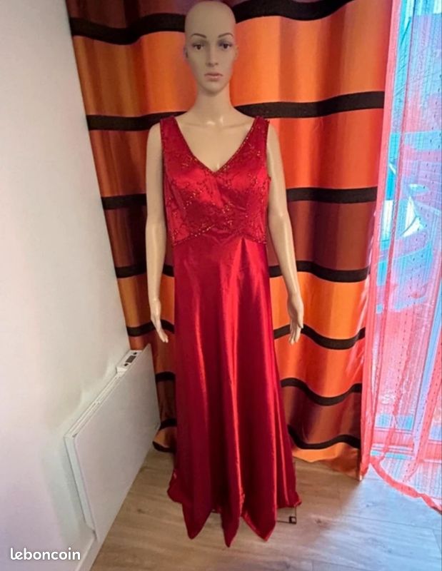 Robe de soirée longue rouge satinée avec étole assortie - Taille M (38) (image 1)