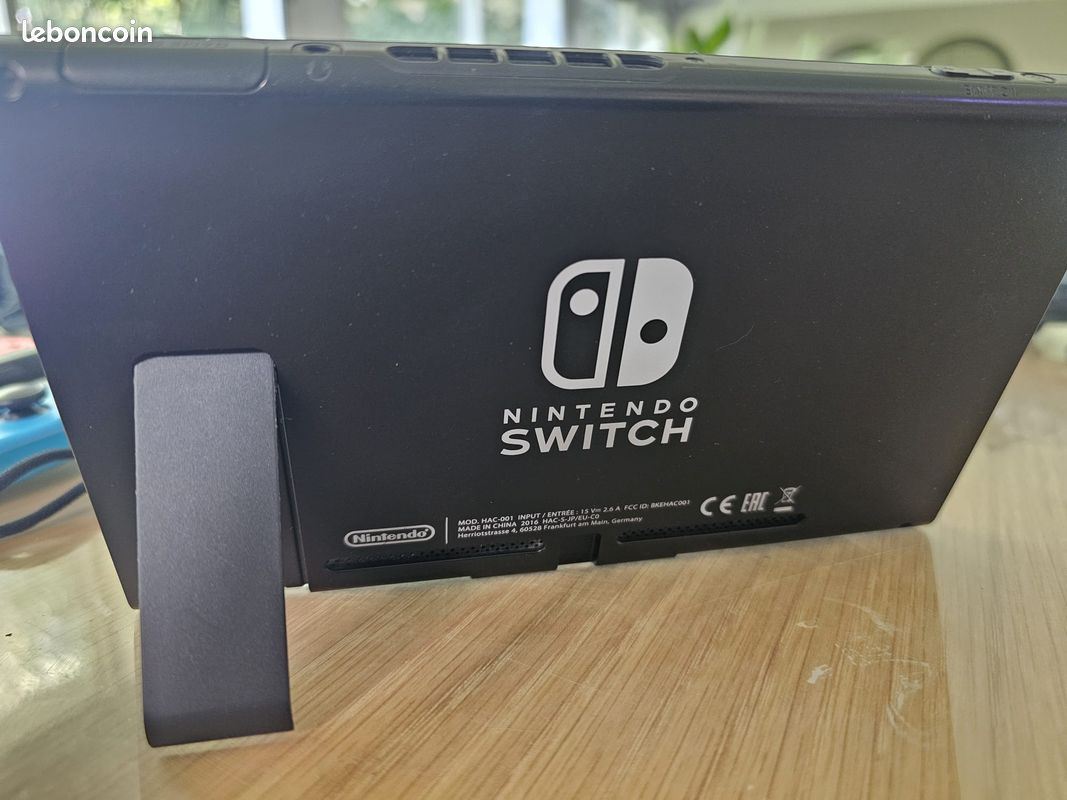 Pack Nintendo Switch V1 (Non-OLED) + 3 paires de Joy-Con + accessoires - lot complet (image 4)