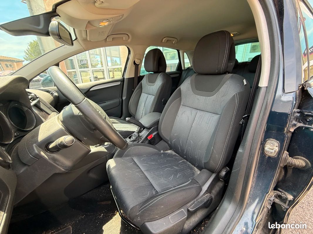 CITROEN C4 C4 VTi 120 Confort / RADAR AR / REGULATEUR (image 10)