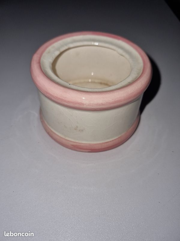 Petit pot blanc et rose (image 1)