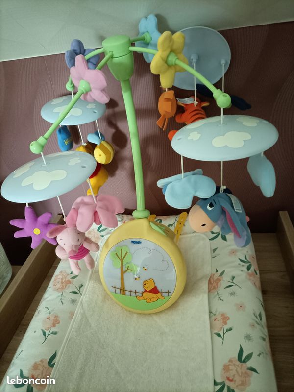 Mobile Winnie l'ourson " TOMY" (image 1)