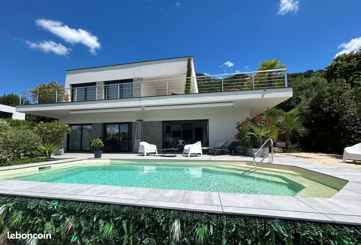 Maison 5 pièces 250 m² · à Voiron · 250 m² · 950 000 €