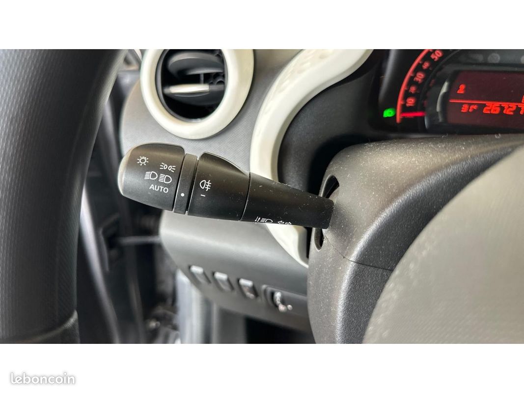 RENAULT TWINGO 1.0 Sce 65 ch - FAIBLE KILOMETRAGE - BLUETOOTH (image 18)