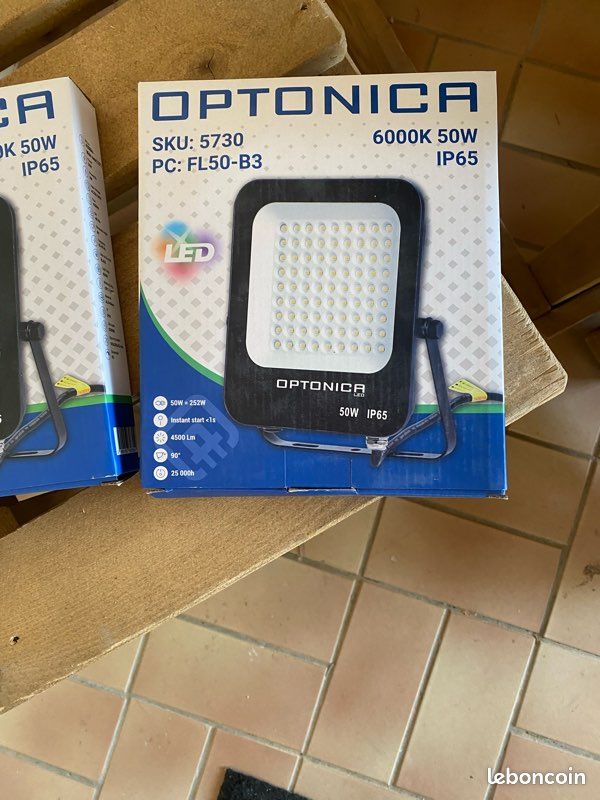 Vends deux projecteurs à led extérieur, (image 1)
