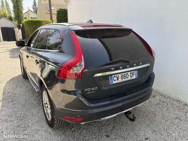Volvo XC60 D5 AWD 215CH XENIUM GEARTRONIC (image 15)
